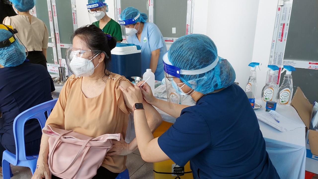 Nghĩ từ những liều vắc-xin