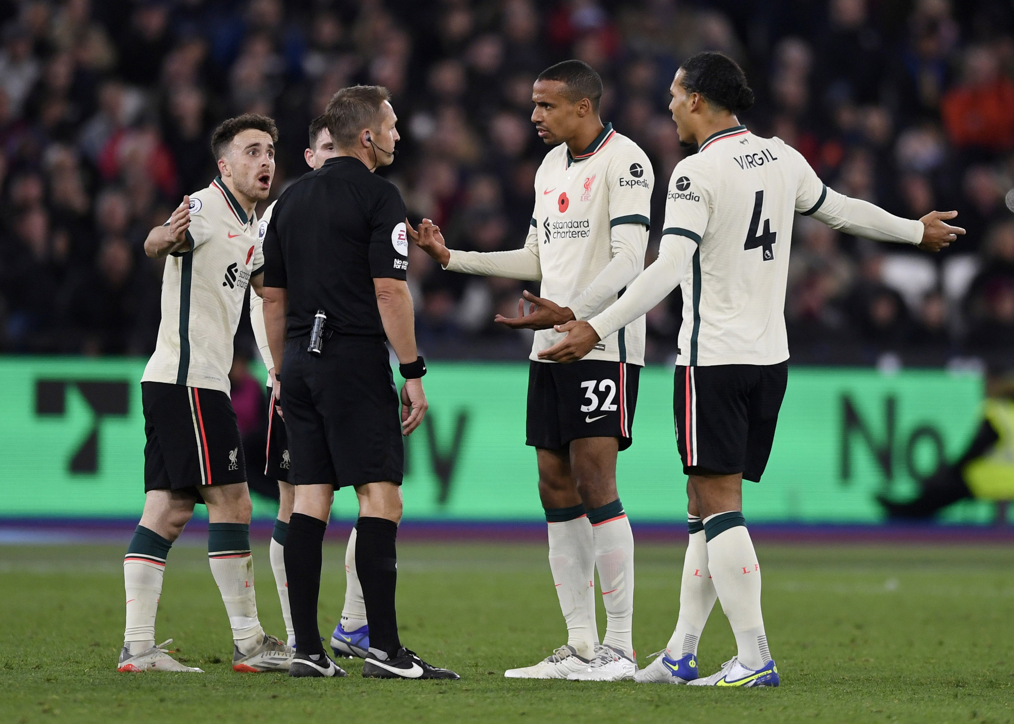 HLV Klopp đổ lỗi trọng t&agrave;i sau thất bại của Liverpool - Ảnh 3.