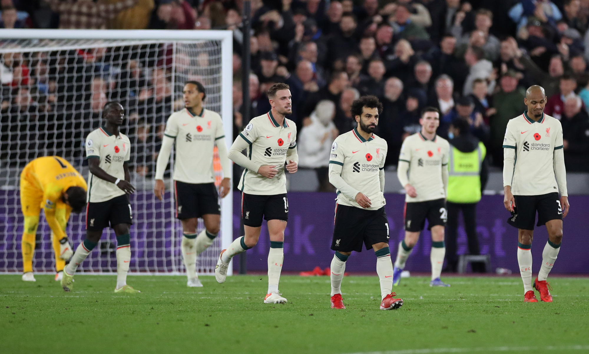 HLV Klopp đổ lỗi trọng t&agrave;i sau thất bại của Liverpool - Ảnh 7.