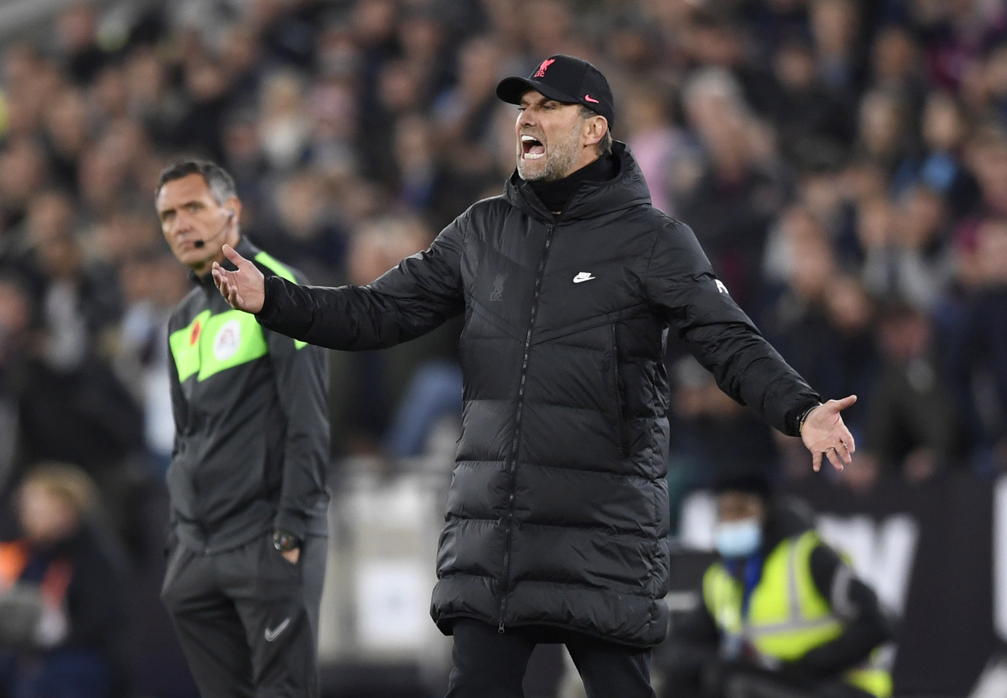 HLV Klopp "đổ lỗi" trọng tài sau thất bại của Liverpool