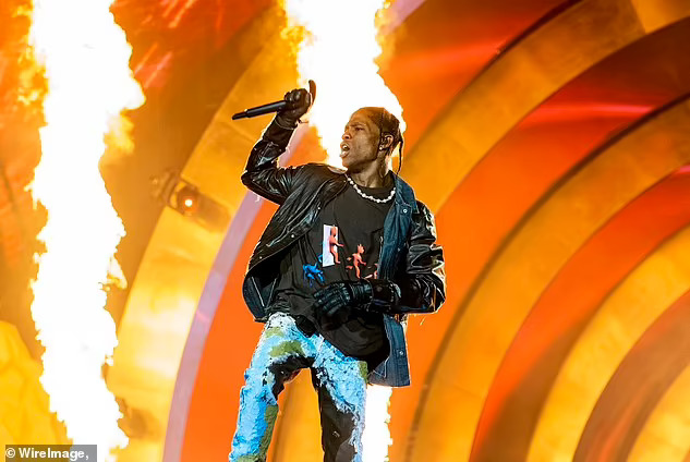 Rapper Travis Scott, Drake bị kiện sau vụ hỗn loạn 8 người chết
