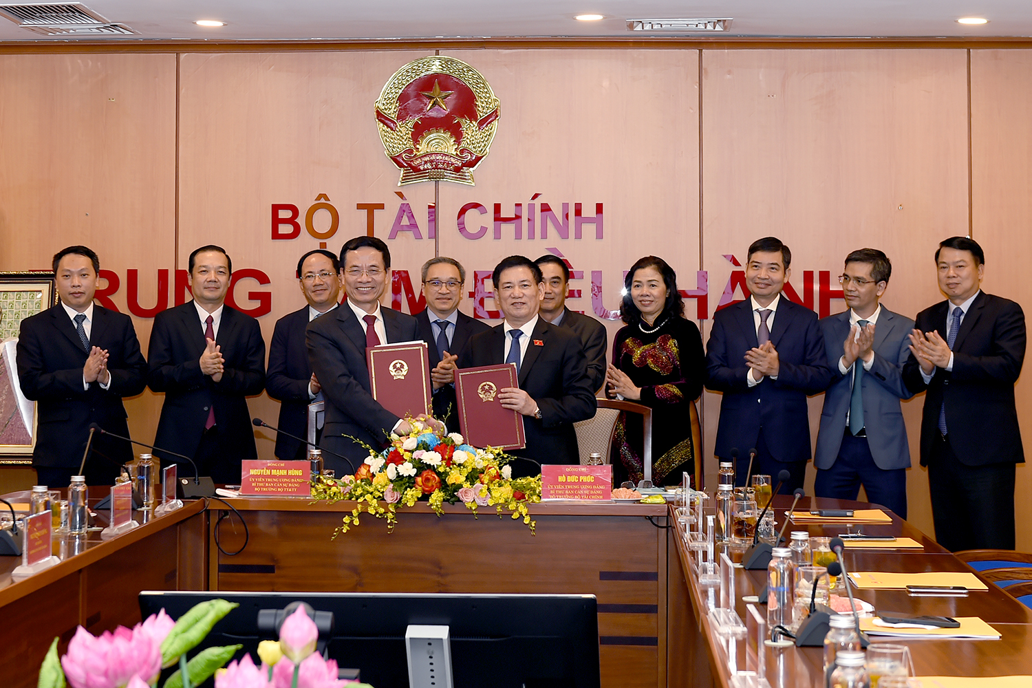 Bộ Tài chính và Bộ Thông tin - Truyền thông ký thỏa thuận phối hợp công tác