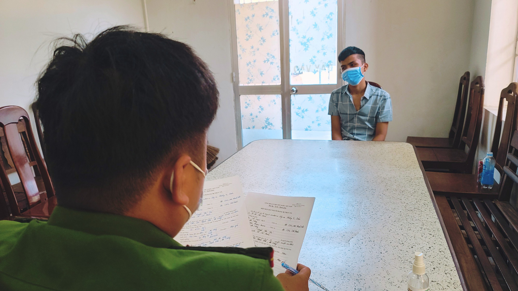 Đà Nẵng: Di lý kẻ cướp tài sản người yêu cũ vì níu kéo tình cảm bất thành