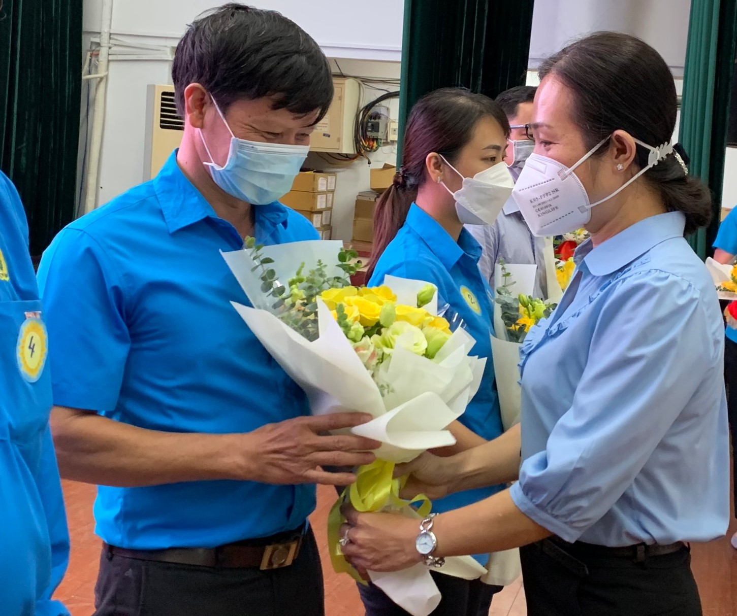 Hơn 4 tỉ đồng chăm lo cho CNVC-LĐ khó khăn