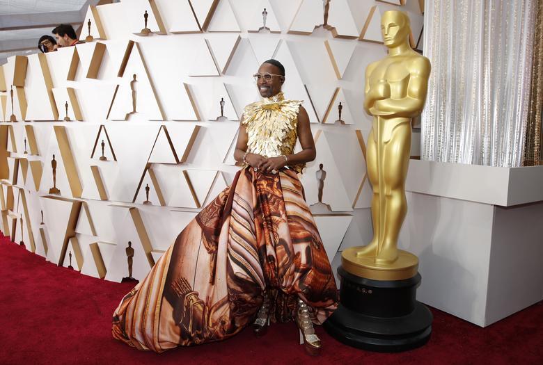 Billy Porter xin lỗi Harry Styles vì chỉ trích vụ mặc đầm lên bìa Vogue
