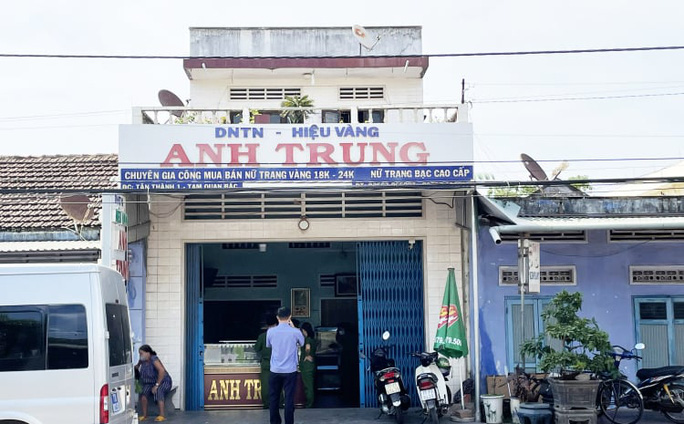 Trao trả gần 5,8 kg vàng tang vật cho vợ chồng bị mất trộm