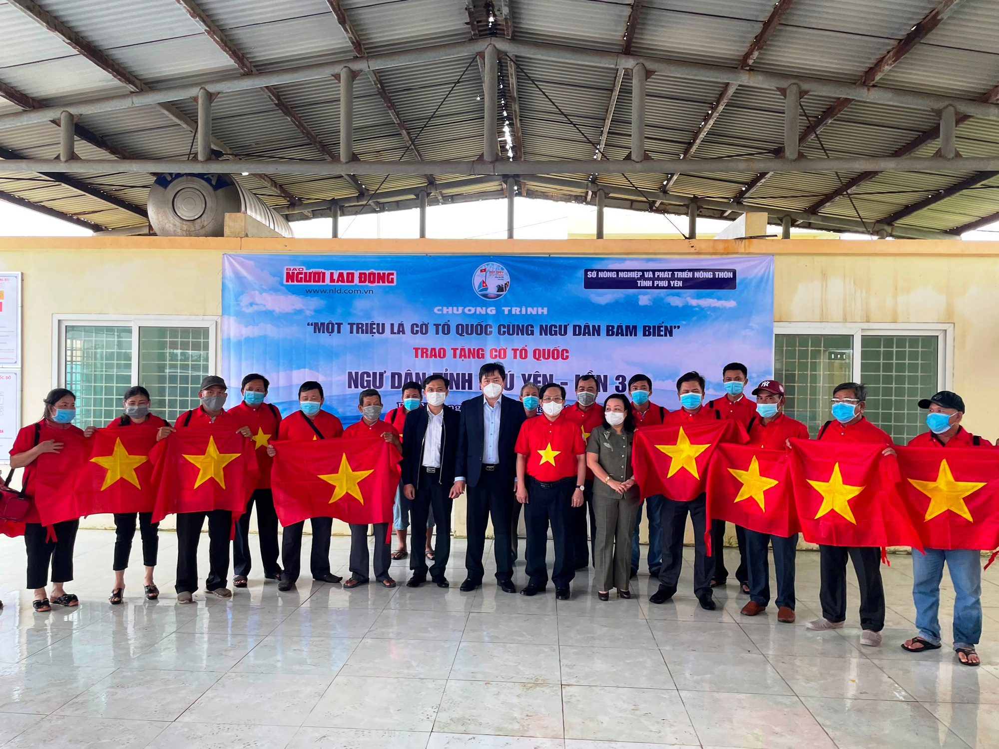 Dấu ấn hành trình trao cờ Tổ Quốc