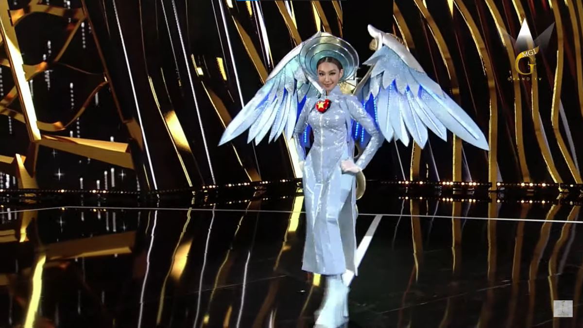 Thùy Tiên trình diễn Quốc phục ấn tượng tại Miss Grand International 2021 - Ảnh 1.