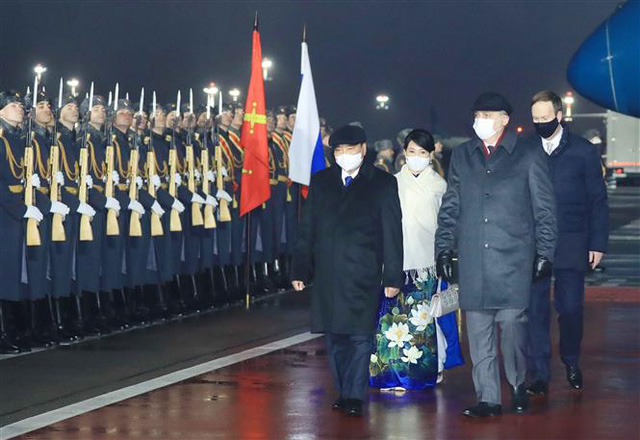 Chủ tịch nước Nguyễn Xuân Phúc đến Moscow, bắt đầu thăm chính thức Nga