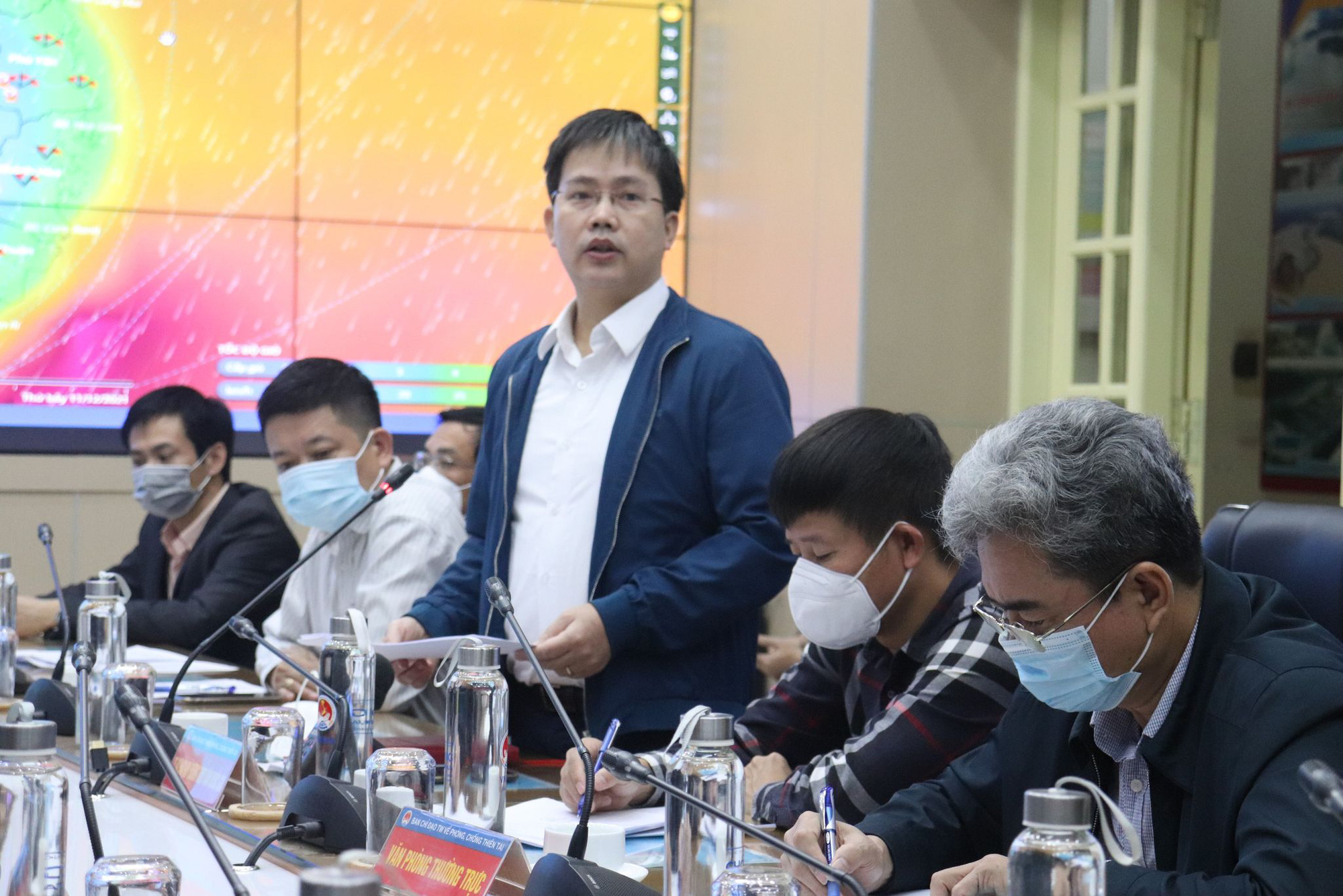 Mưa lũ ở miền Trung xấp xỉ mức lịch sử năm 1993 v&agrave; 2013 khiến 10 người chết, mất t&iacute;ch - Ảnh 2.