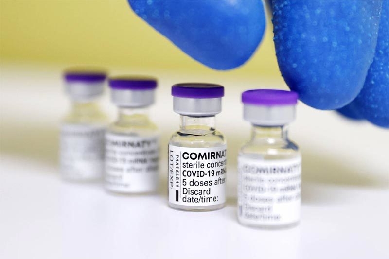 Bộ Y tế nói gì về việc nhập và phân bổ vắc-xin Pfizer sắp hết hạn? - Ảnh 1.