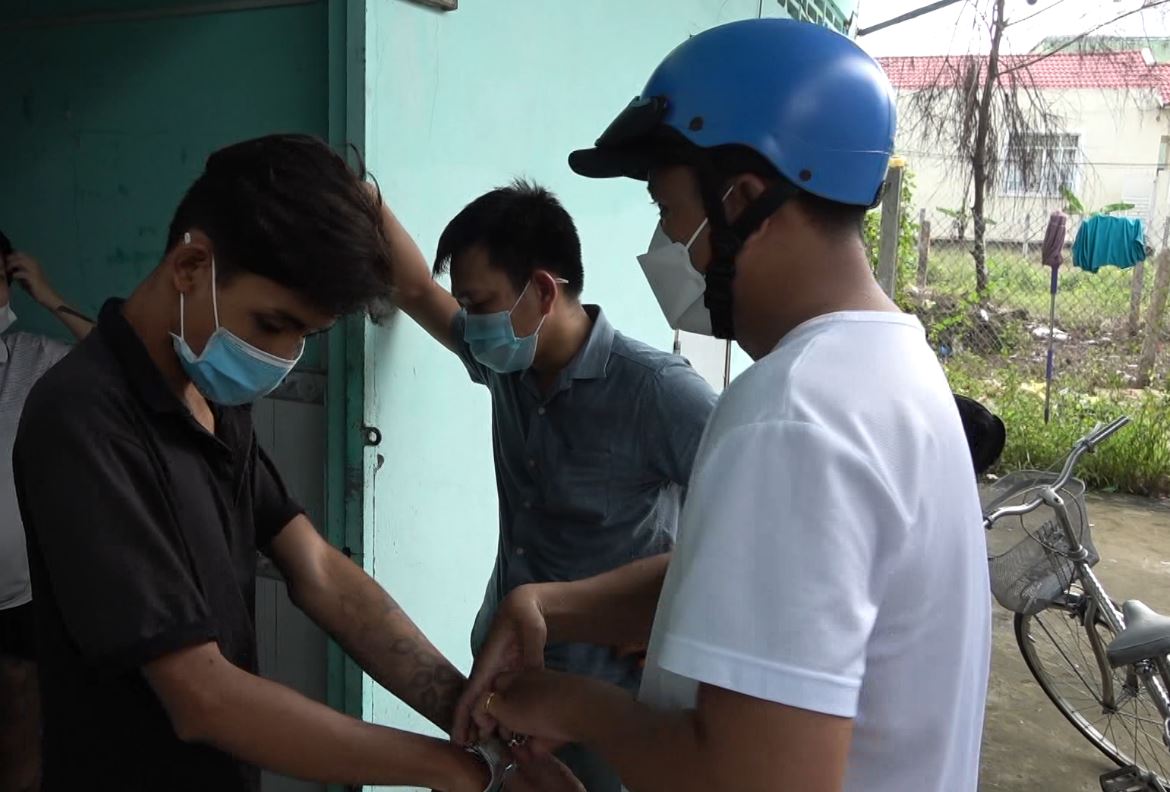 CLIP: Bắt khẩn cấp 4  đối tượng d&agrave;n cảnh tai nạn giao th&ocirc;ng để giết người - Ảnh 4.