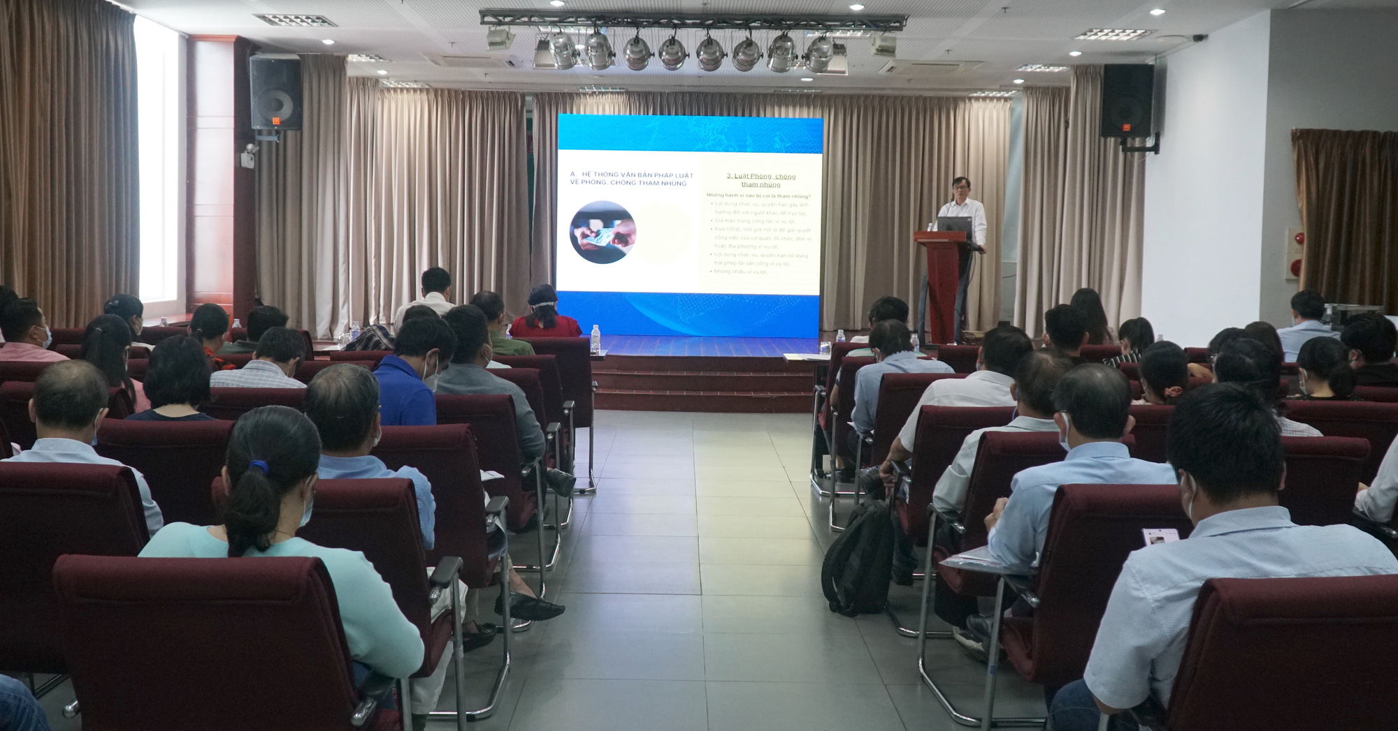 TP HCM: Bồi dưỡng ch&iacute;nh s&aacute;ch, ph&aacute;p luật về ph&ograve;ng, chống tham nhũng cho b&aacute;o ch&iacute; - Ảnh 1.