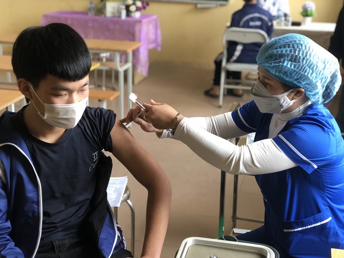 Nhiều quận ở Hà Nội tạm dừng tiêm vắc-xin Covid-19 cho trẻ