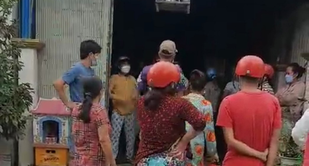 Công an nổ súng chỉ thiên giải tán đám đông bao vây nhà chủ hụi