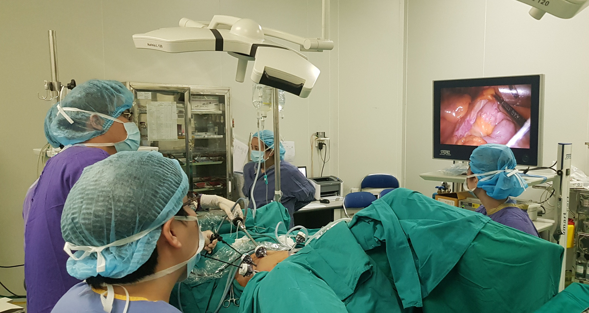 Tạo hình âm đạo bằng đoạn ruột tự thân cho cô gái 29 tuổi không có âm đạo - Ảnh 1.