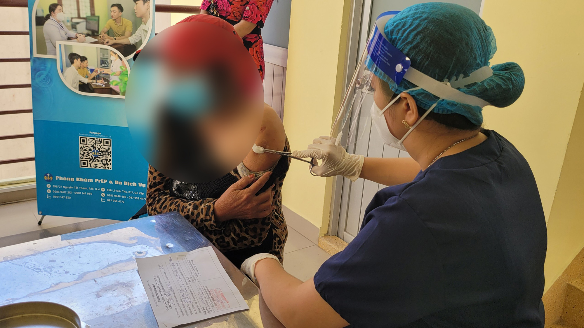 TP HCM bắt đầu ti&ecirc;m mũi 3 cho lực lượng tuyến đầu v&agrave; người suy giảm miễn dịch - Ảnh 5.