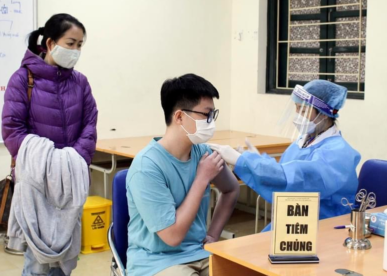 Tiêm vắc-xin Covid-19 có xu hướng giảm, Bộ Y tế nhắc địa phương tiêm mũi 3