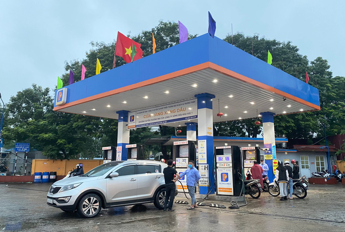 Xăng dầu đồng loạt giảm giá mạnh, xăng RON95 giảm hơn 1.000 đồng/lít