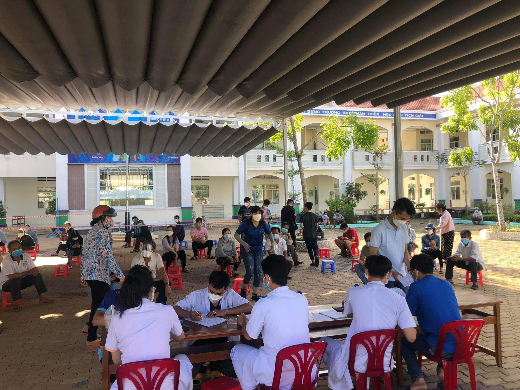 7 quận, huyện ở v&ugrave;ng đỏ, Cần Thơ tạm dừng hoạt động nhiều cơ sở kinh doanh, dịch vụ - Ảnh 1.