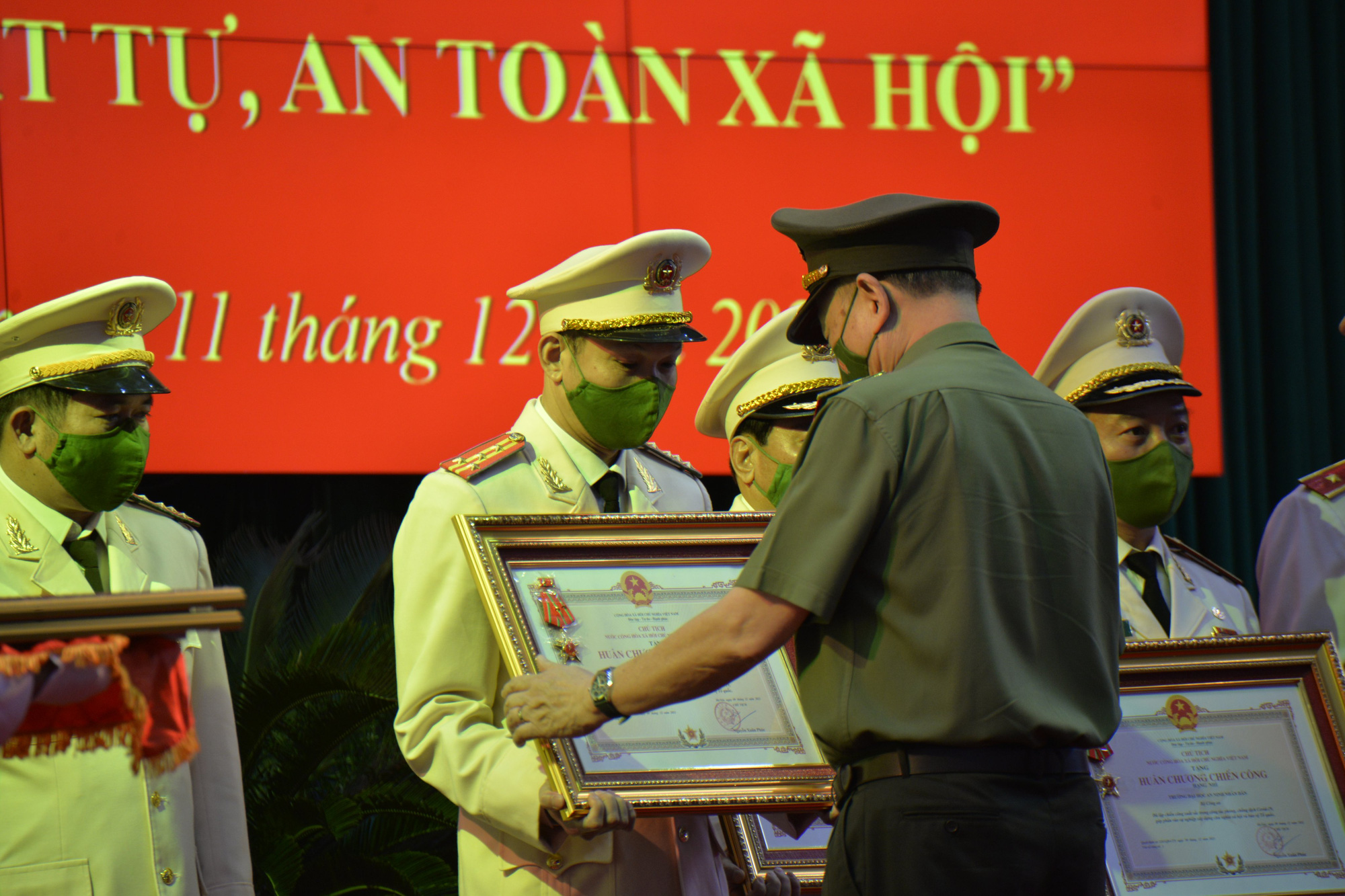 17 c&aacute;n bộ, chiến sĩ c&ocirc;ng an hy sinh khi ph&ograve;ng chống dịch Covid-19 - Ảnh 5.