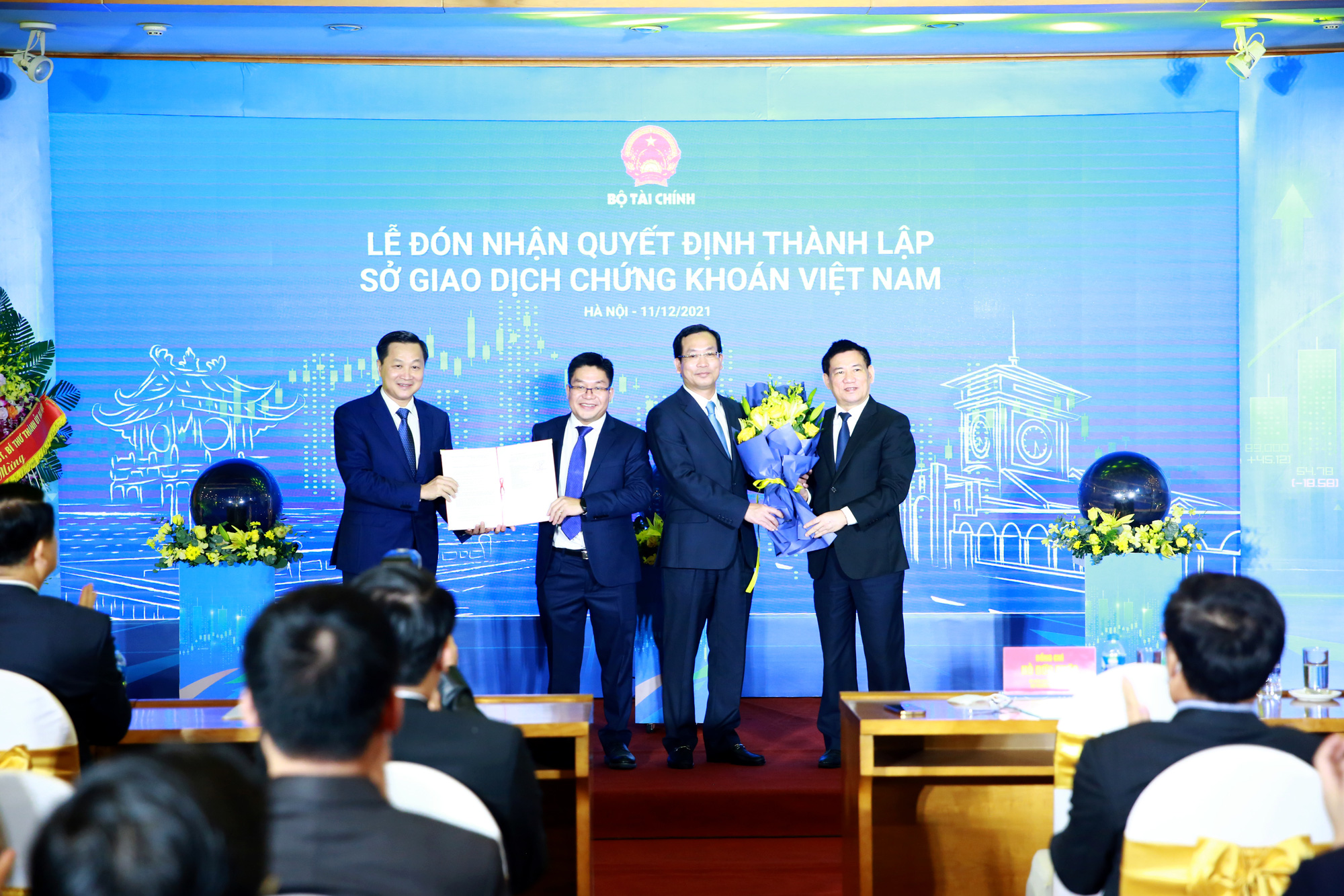 Sở Giao dịch Chứng kho&aacute;n Việt Nam ch&iacute;nh thức ra mắt - Ảnh 1.