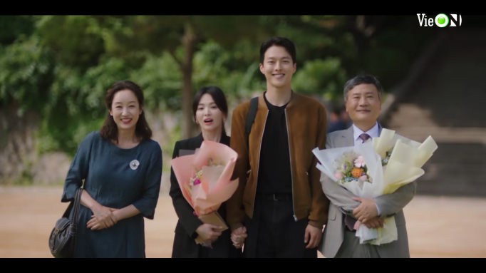 Song Hye Kyo mượn nước mắt tỏ tình - Ảnh 12.
