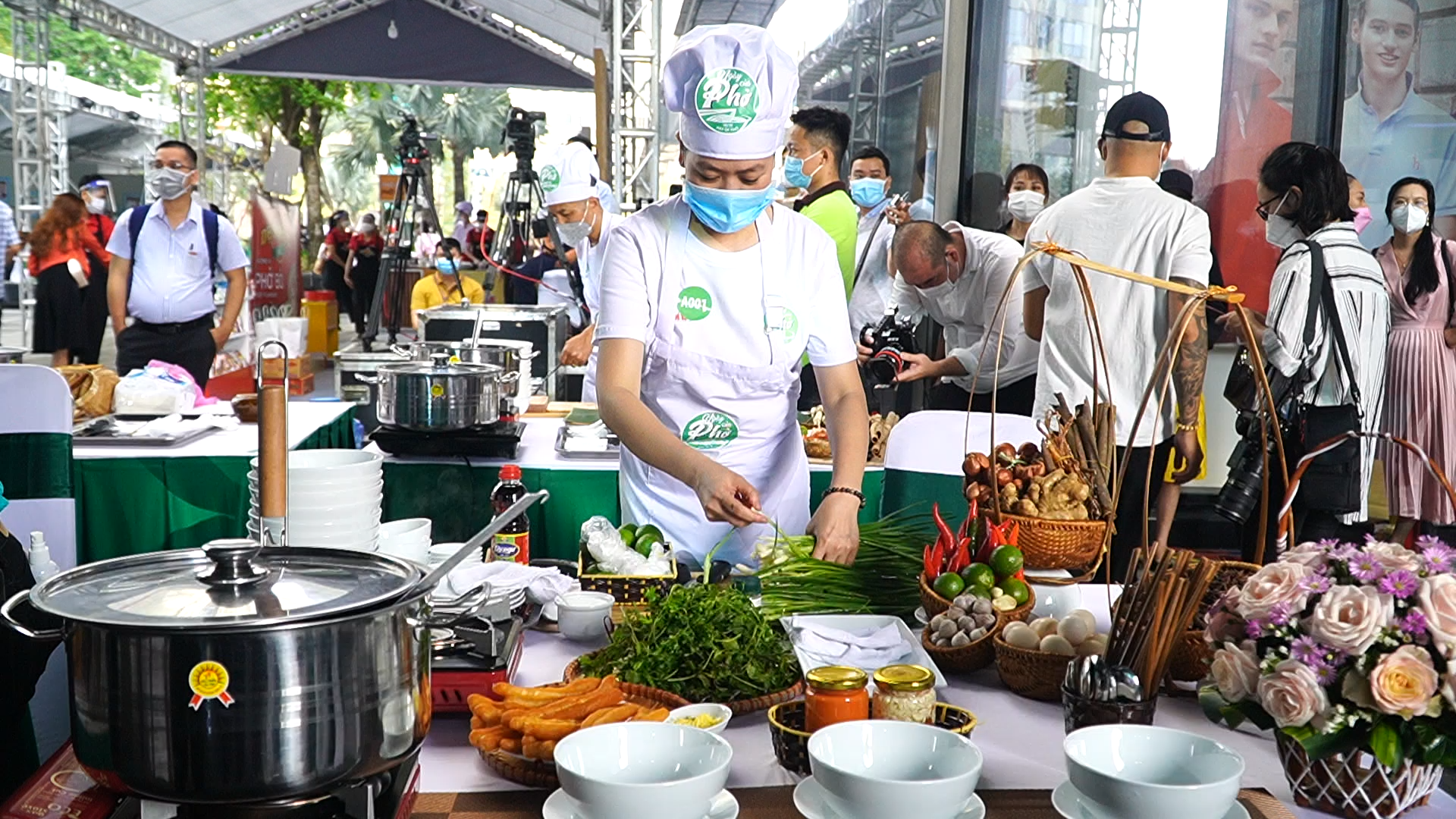 VIDEO: “Ngày của Phở 12-12”: Nức lòng người yêu phở