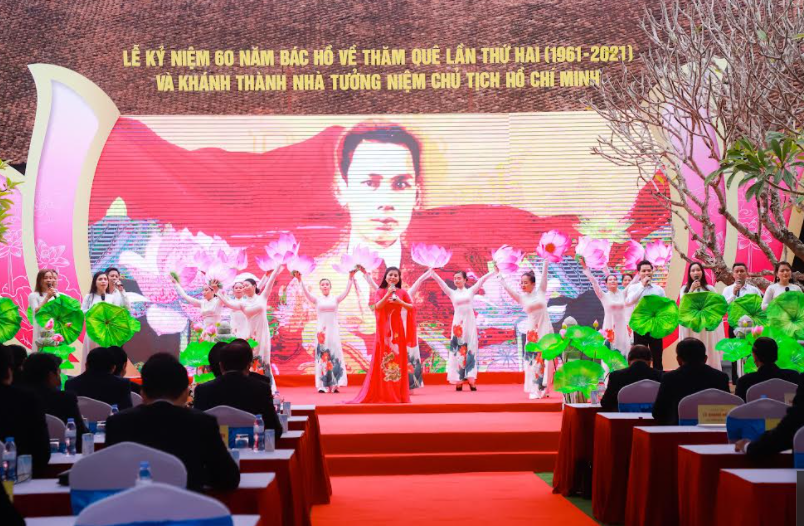 Chủ tịch nước dự Lễ kỷ niệm 60 năm ng&agrave;y B&aacute;c Hồ về thăm qu&ecirc; lần thứ hai - Ảnh 2.