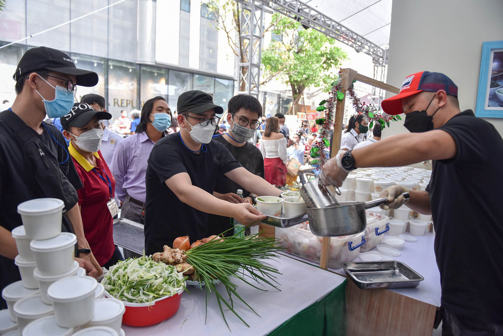 Hào hứng khám phá hương vị phở tại "Ngày của Phở 12-12"