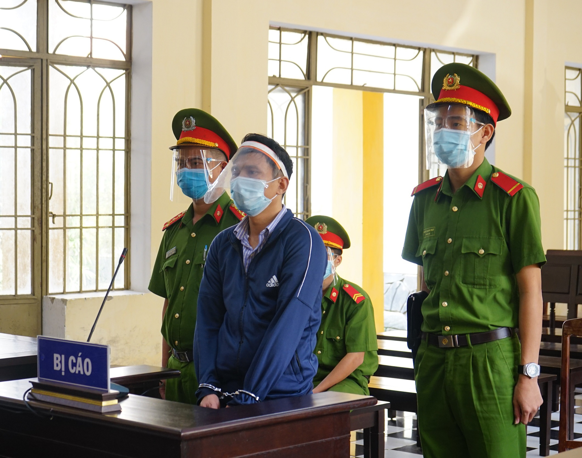 Rủ nhau đánh bài ăn tiền, người chết, kẻ vào tù