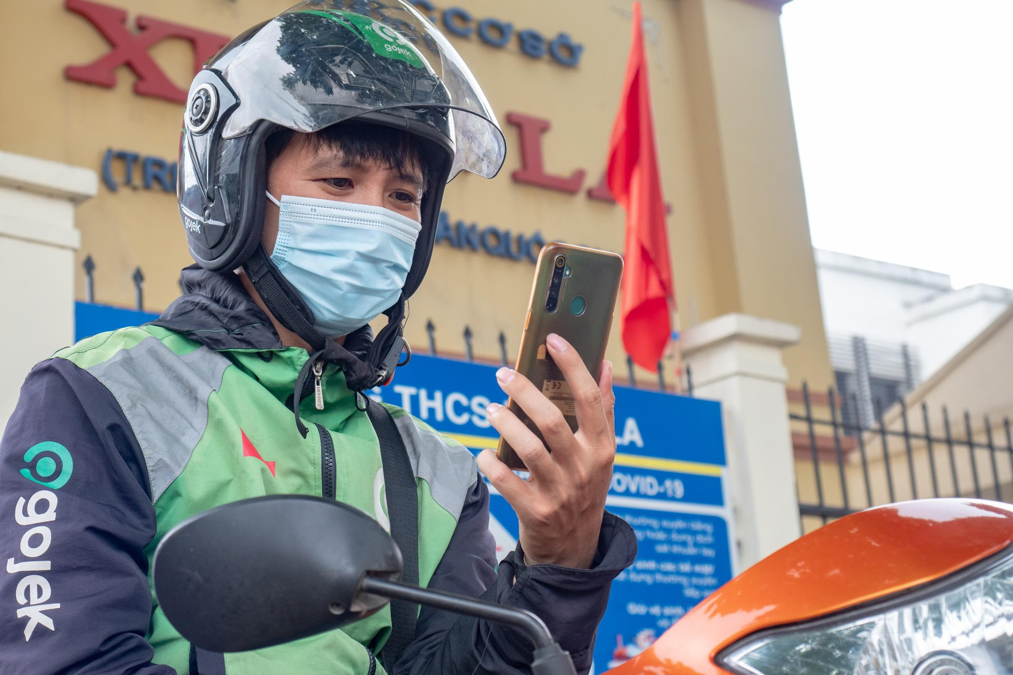 Tài xế xe ôm công nghệ kiếm tiền triệu mỗi ngày