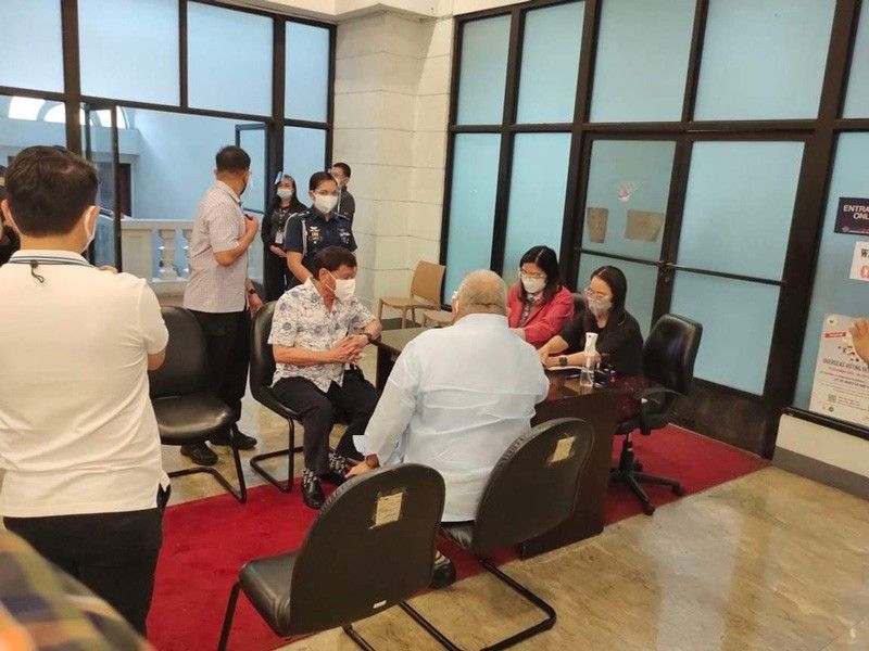 Quyết định ngỡ ngàng của Tổng thống Duterte