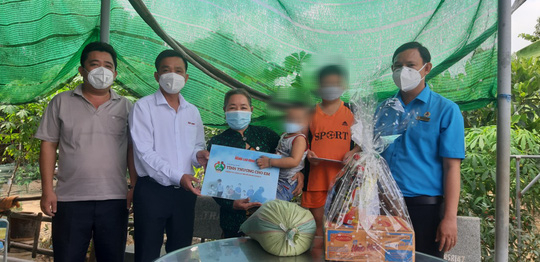 “Tình thương cho em” đến với Bến Tre và Long An - Ảnh 2.
