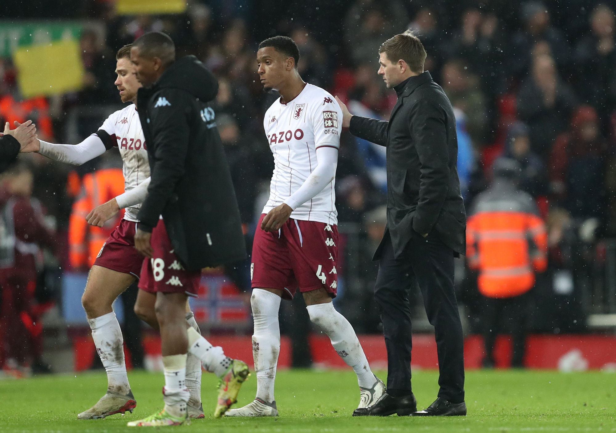 Hủy trận Man United - Brentford vì Covid-19, Giải Ngoại hạng Anh lao đao với lịch đấu - Ảnh 1.