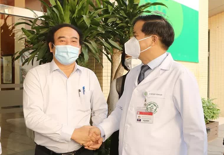 Chuyên gia đầu ngành hồi sức vào phía Nam hỗ trợ điều trị bệnh nhân Covid-19 nặng
