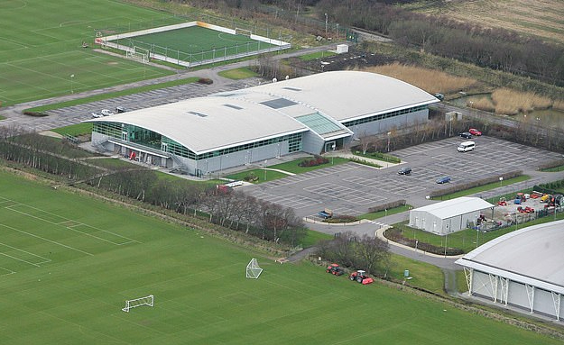 Hủy trận Man United - Brentford vì Covid-19, Giải Ngoại hạng Anh lao đao với lịch đấu - Ảnh 3.