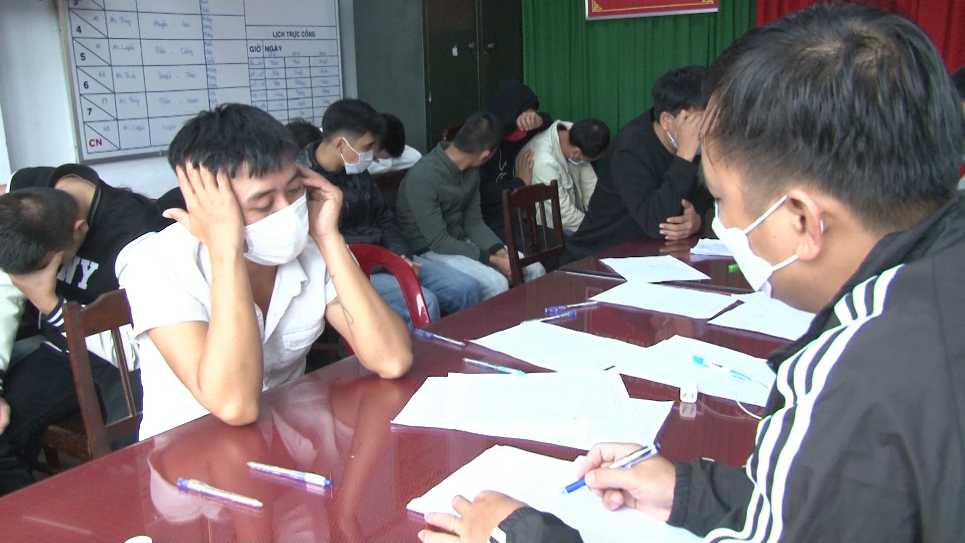 B&iacute; mật trong căn hộ cao cấp ở trung t&acirc;m TP Huế l&uacute;c rạng s&aacute;ng - Ảnh 2.