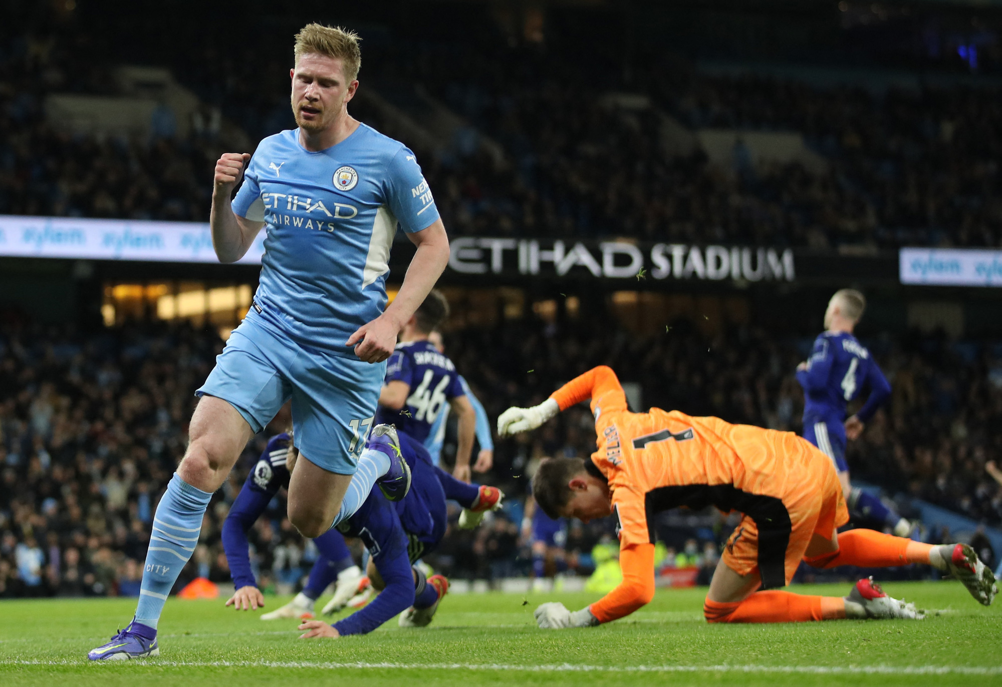 Hủy diệt Leeds United 7 b&agrave;n, Man City tăng tốc ng&ocirc;i đầu Ngoại hạng - Ảnh 3.
