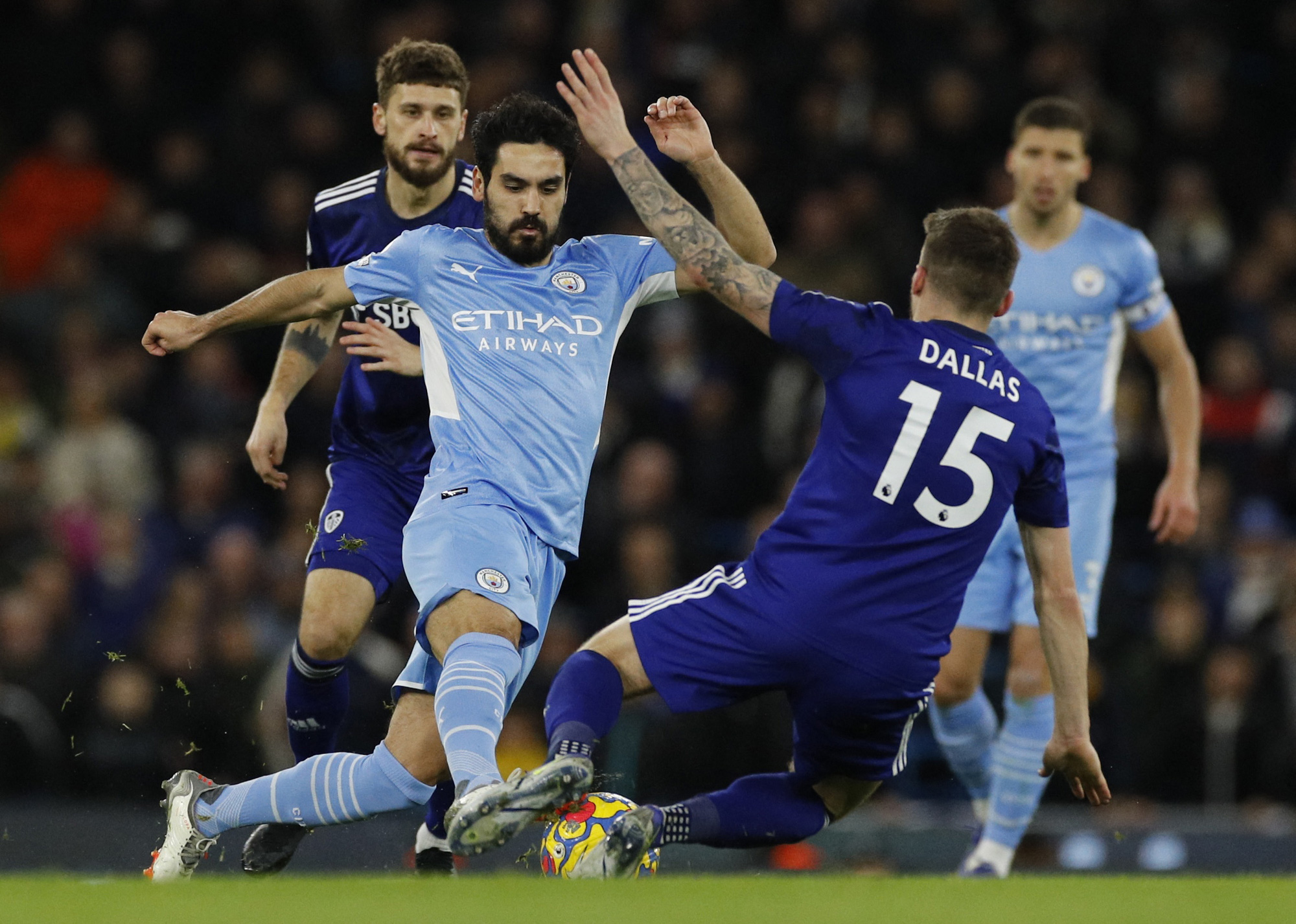 Hủy diệt Leeds United 7 bàn, Man City tăng tốc ngôi đầu Ngoại hạng