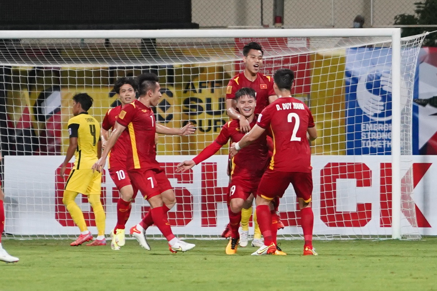 Indonesia vượt trội tuyển Việt Nam về b&igrave;nh chọn b&agrave;n thắng đẹp v&ograve;ng 3 - Ảnh 1.
