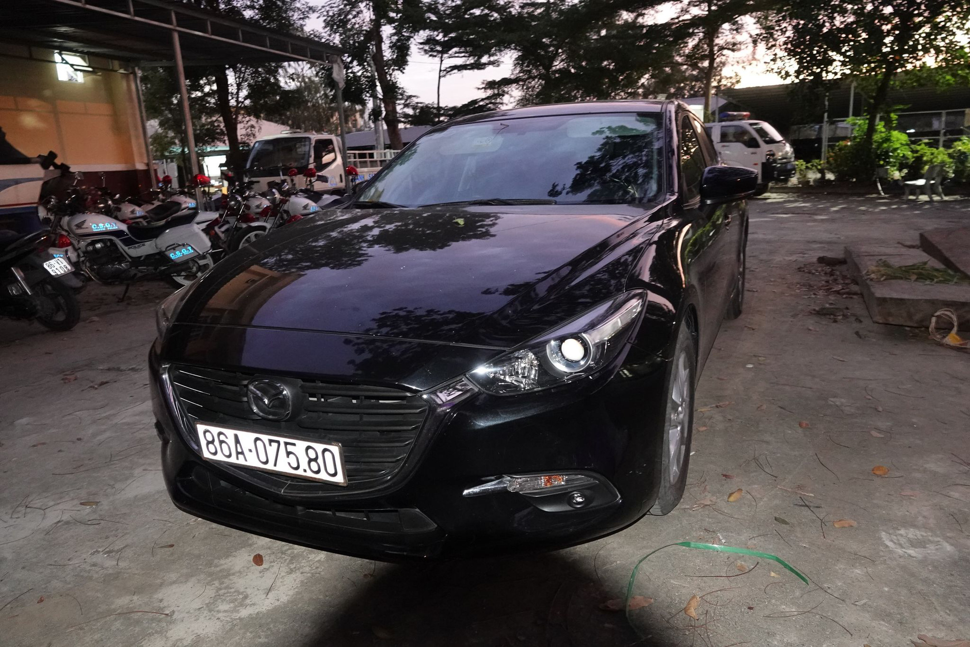 Bắt nh&oacute;m đối tượng tạt sơn, mang quan t&agrave;i đe dọa gia đ&igrave;nh F0 để đ&ograve;i nợ - Ảnh 3.