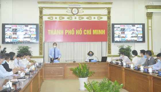 Chủ tịch UBND TP HCM: Chuyển đổi số là một sứ mệnh mới - Ảnh 1.