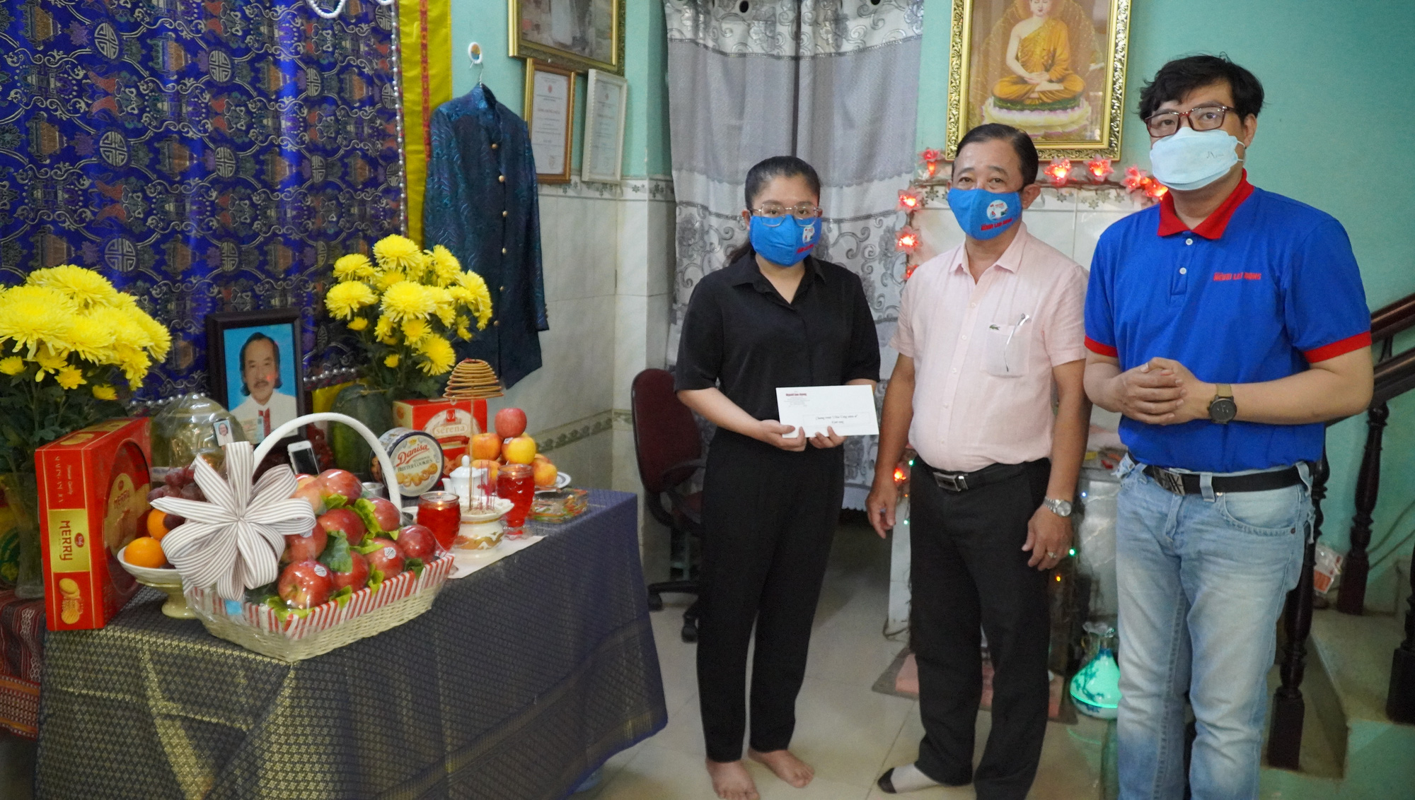 "Mai Vàng nhân ái" thăm nghệ nhân ưu tú Võ Trường Giang và gia đình cố nghệ nhân ưu tú Đàng Quang Dũng