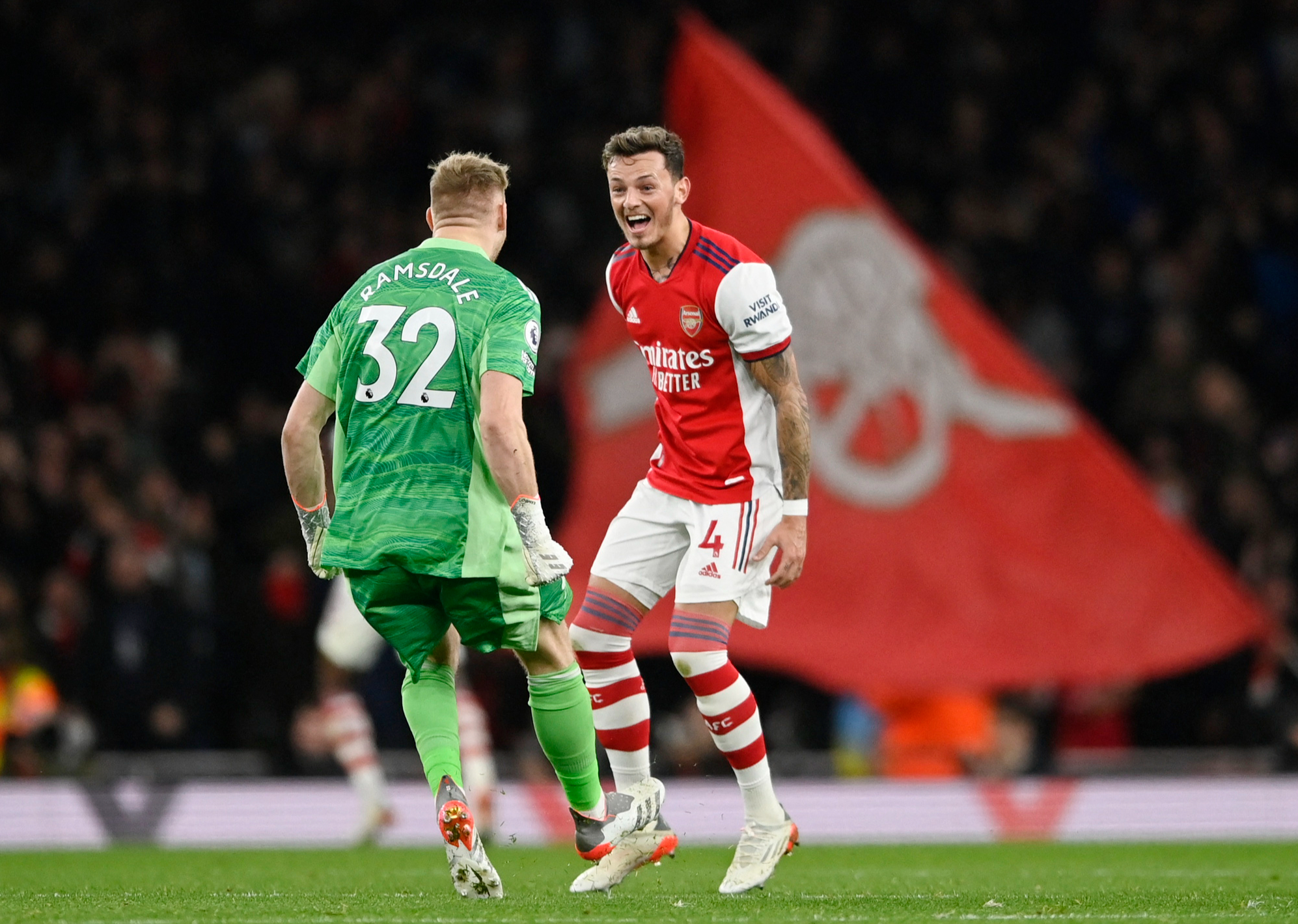 Đánh bại West Ham, Arsenal bay cao Top 4 Ngoại hạng Anh