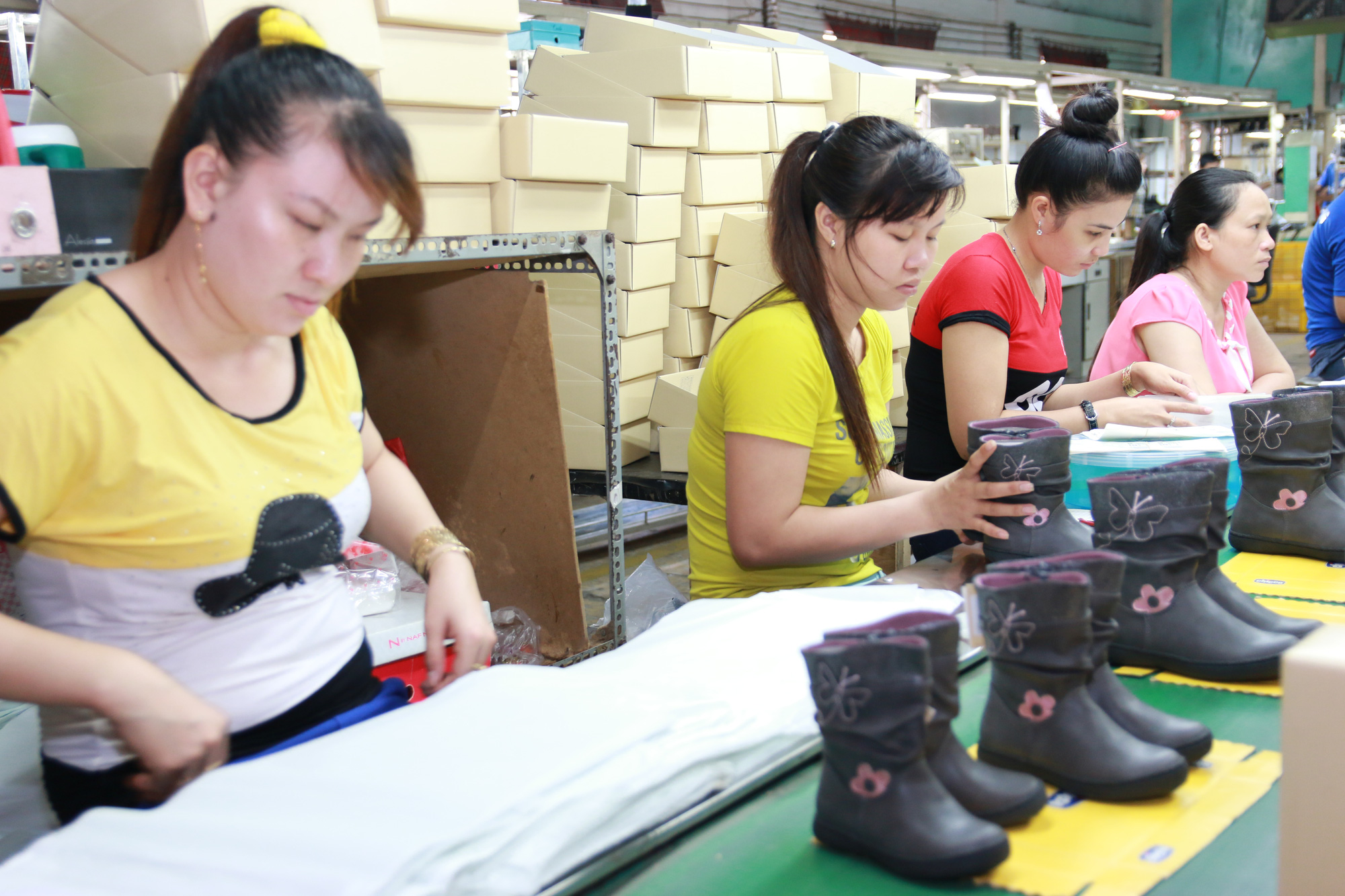 Tăng thời gian làm thêm tối đa với lao động thời vụ - Ảnh 1.