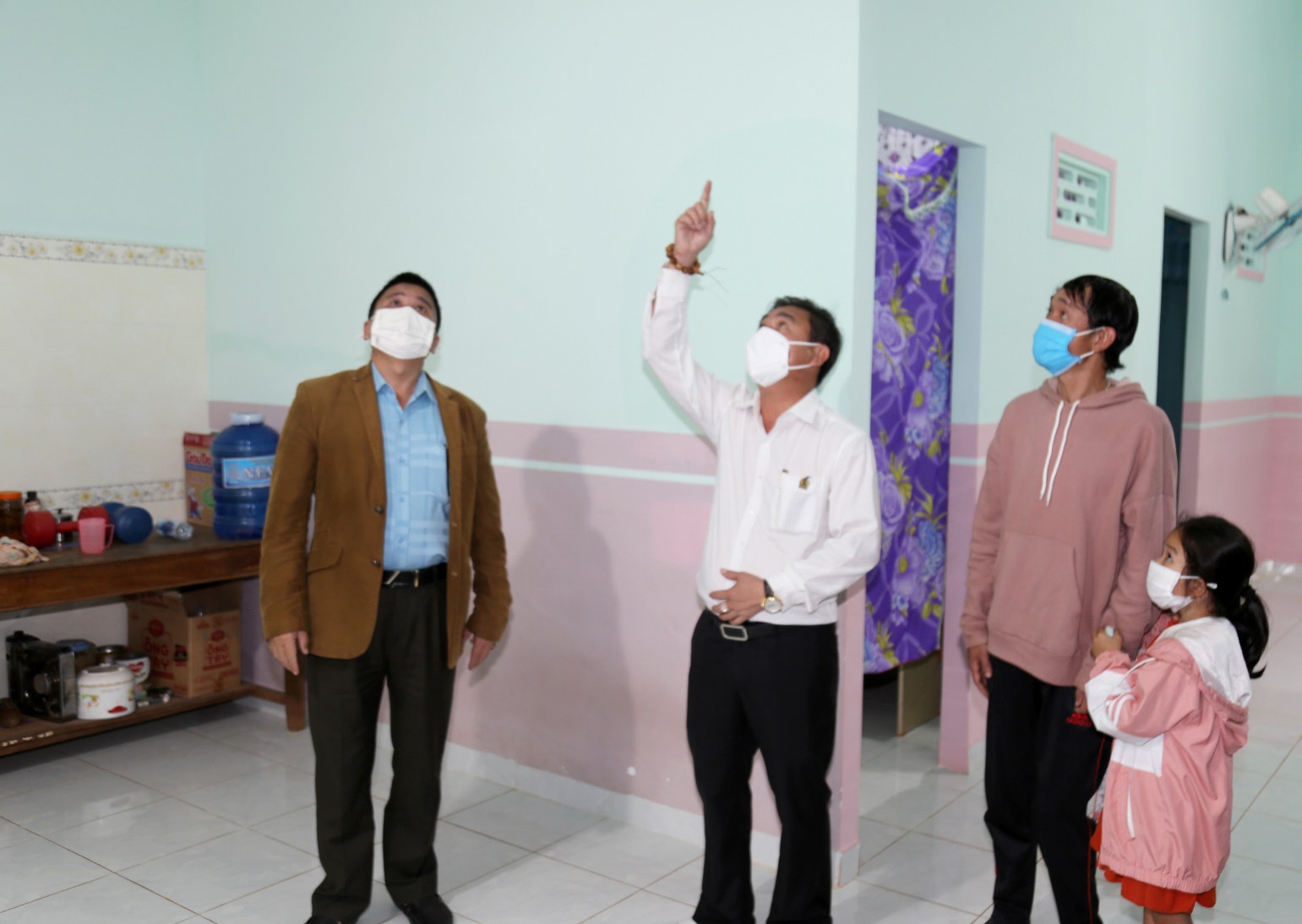 Xu&acirc;n đến sớm trong những ng&ocirc;i nh&agrave; mới - Ảnh 1.
