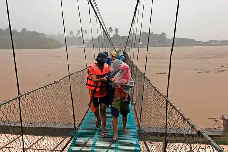 Siêu bão Rai cực mạnh đổ bộ Philippines, sức gió 260 km/giờ