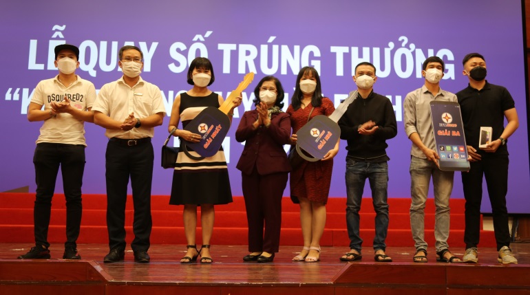 Cài app EVNHCMC CSKH trúng VinFast Theon - Ảnh 2.