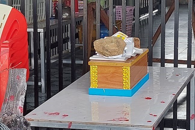 Bắt nh&oacute;m đối tượng tạt sơn, mang quan t&agrave;i đe dọa gia đ&igrave;nh F0 để đ&ograve;i nợ - Ảnh 2.